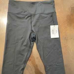 Zyia black light n tight hi rise crop 17” size 8-10